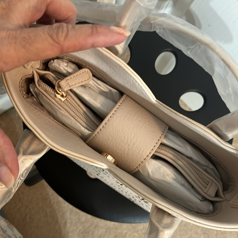 LC Lauren Conrad Cream Crossbody Bag - Picture 12 of 14